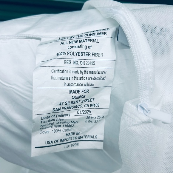 NWOT QUINCE Premium Down Alternative Pillow Soft Standard 4028 - Picture 9 of 11